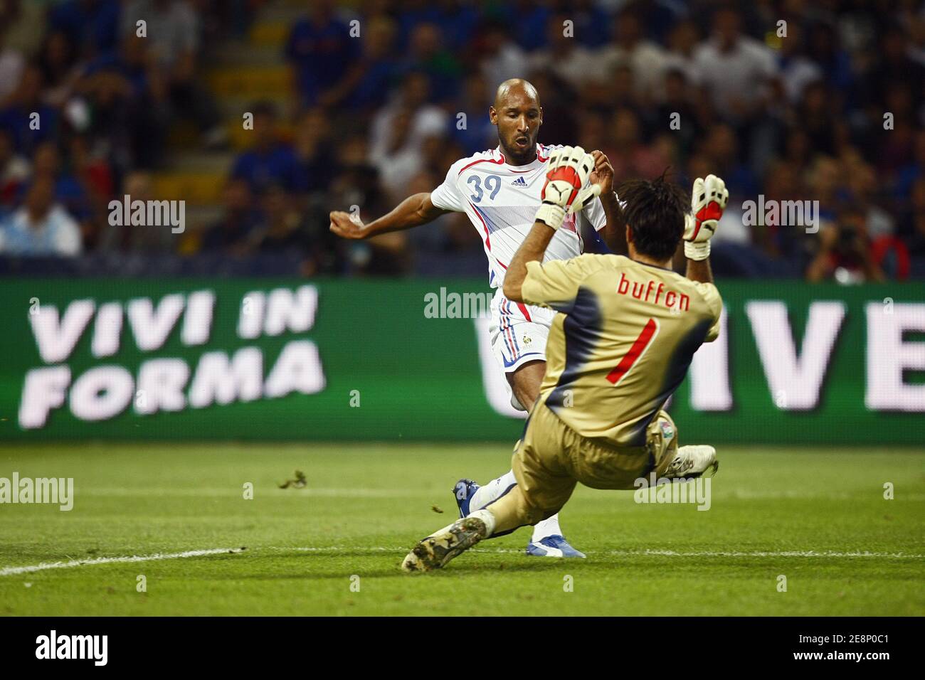 Italy's Gianluigi Buffon and France's Nicolas Anelka battle for the ball during the 2008 UEFA European Football Championship qualifying match Italy vs France in Milan, Italy, on September 9, 2007. The game ended in a draw 0-0. Photo by Christian Liewig/ABACAPRESS.COM Stock Photo