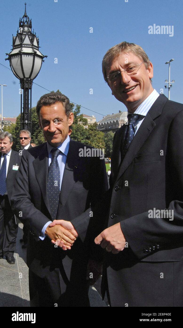 Hungary's Prime Minister Ferenc Gyurcsany welcomes French President Nicolas Sarkozy upon his arrival at the parliament as part of his one-day official visit in Budapest, Hungary, on September 14, 2007. Photo by Christophe Guibbaud/ABACAPRESS.COM Stock Photo