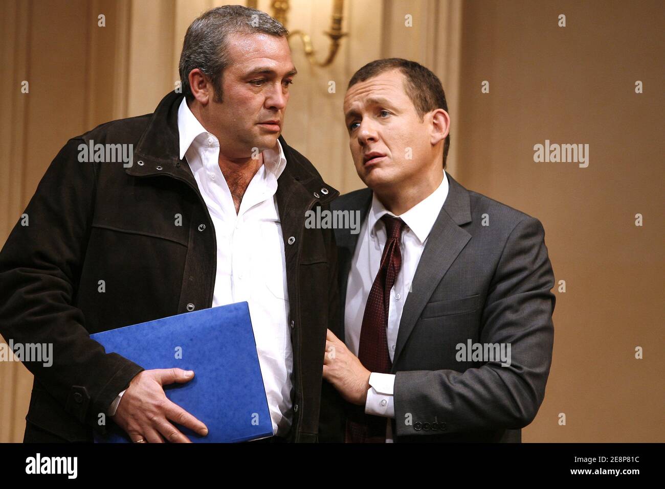 French actors Laurent Gamelon and Dany Boon during the run-through of the play 'Le Diner de Cons', staged by Francis Veber at the Theatre de la Porte Saint-Martin in Paris, France on September 19, 2007. Also starring in the play: Arthur, Stephane Bierry, Jessica Borio, Olivier Granier and Juliette Meyniac. Photo by Thierry Orban/ABACAPRESS.COM Stock Photo