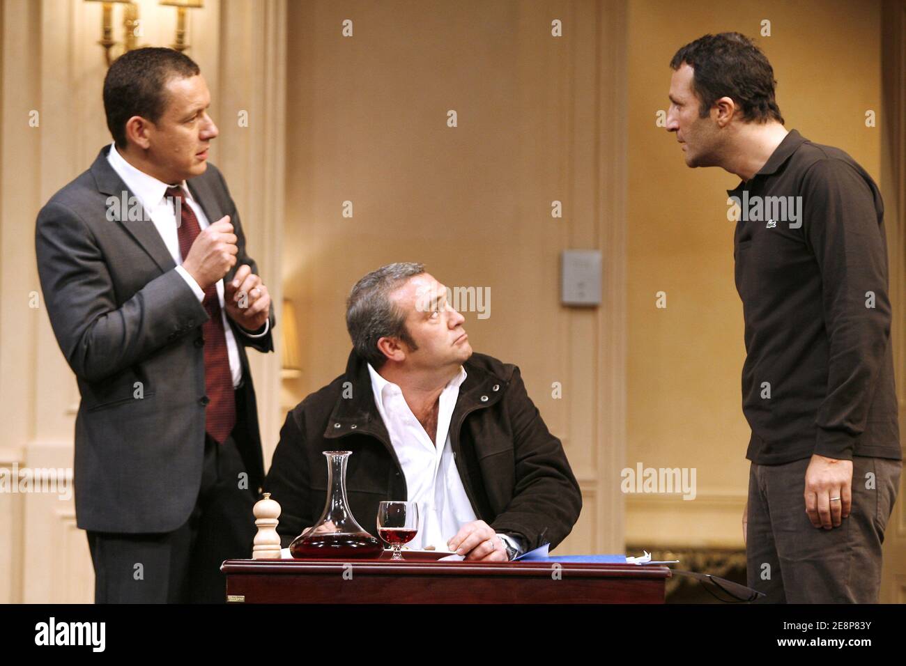 French actors Dany Boon, Laurent Gamelon and Arthur during the run-through of the play 'Le Diner de Cons', staged by Francis Veber at the Theatre de la Porte Saint-Martin in Paris, France on September 19, 2007. Also starring in the play: Stephane Bierry, Jessica Borio, Olivier Granier and Juliette Meyniac. Photo by Thierry Orban/ABACAPRESS.COM Stock Photo