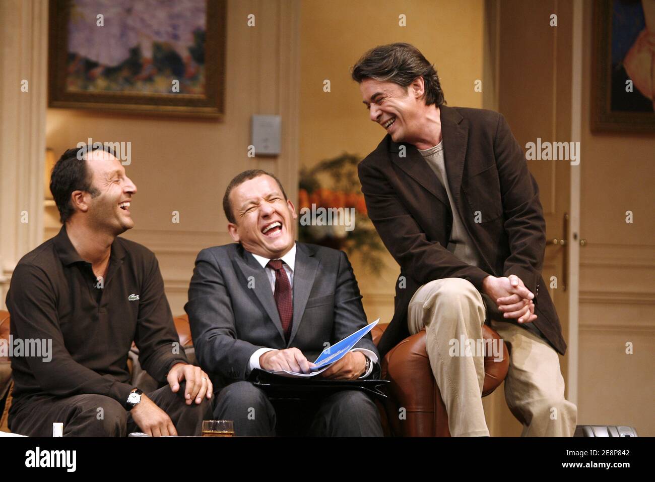 French actors Dany Boon, Arthur and Stephane Bierry during the run-through of the play 'Le Diner de Cons', staged by Francis Veber at the Theatre de la Porte Saint-Martin in Paris, France on September 19, 2007. Also starring in the play: Laurent Gamelon, Jessica Borio, Olivier Granier and Juliette Meyniac. Photo by Thierry Orban/ABACAPRESS.COM Stock Photo