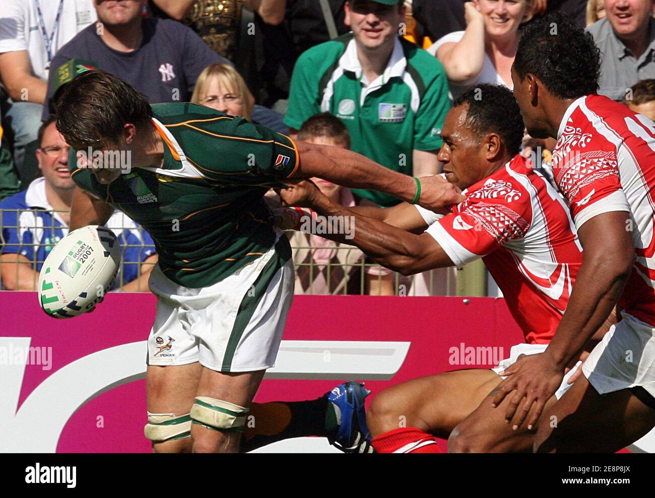 South Africa's captain Bobby Skinstad scores a try during the IRB Rugby World Cup 2007, Pool A, South Africa vs Tonga at the Bollaert stadium in Lens, France on September 22, 2007. Photo by Mehdi Taamallah/Cameleon/ABACAPRESS.COM Stock Photo