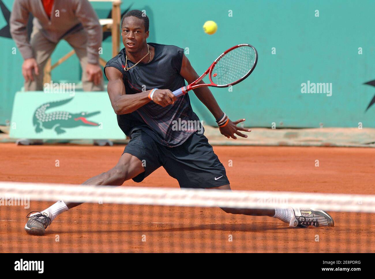 France's Gael Monfils during the French Tennis Open at Roland Garros arena  in Paris, France on May, 2005. Photo by Corinne  Dubreuil/Cameleon/ABACAPRESS.COM Stock Photo - Alamy