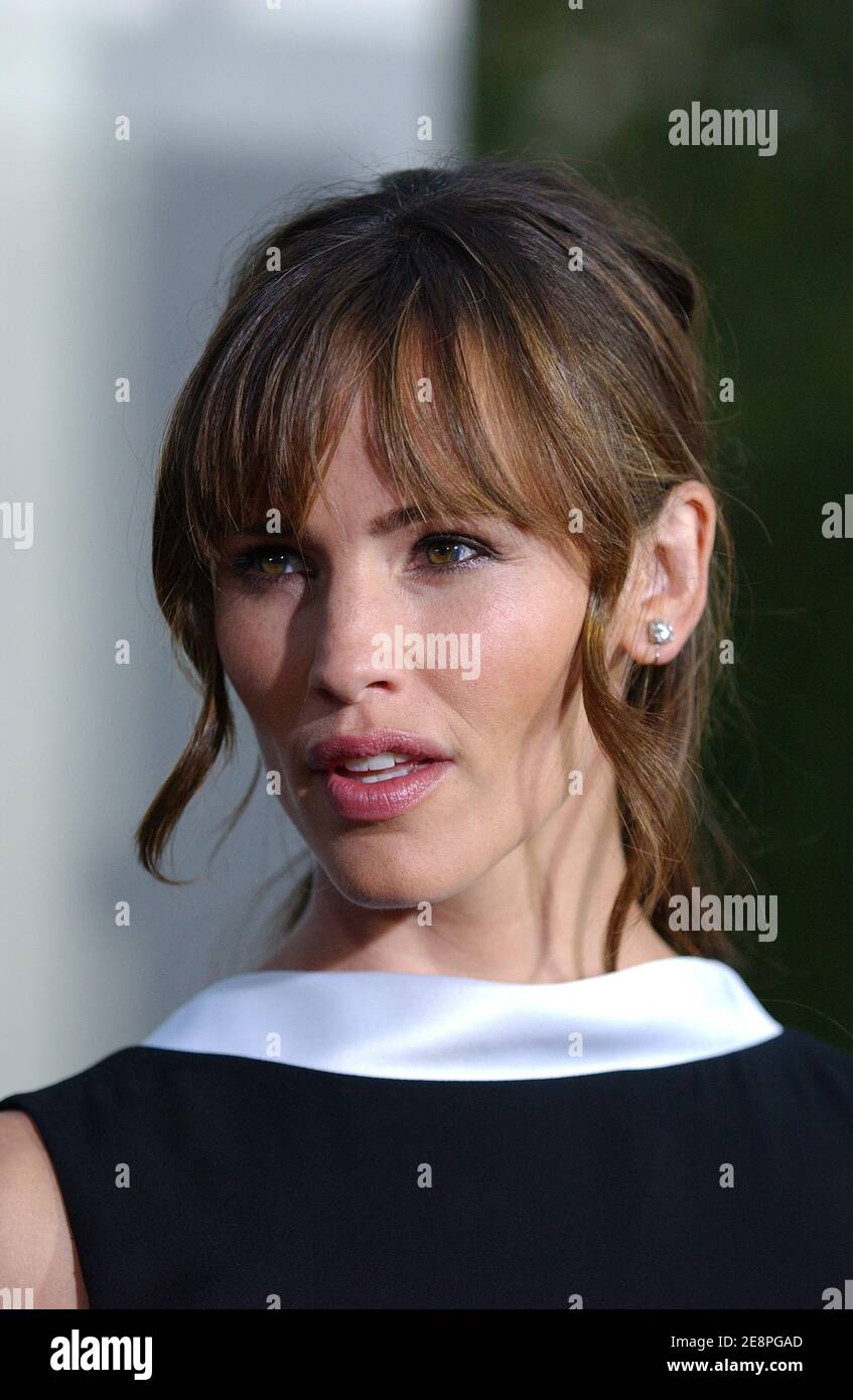 Jennifer Garner attends The Bourne Ultimatum premiere at the Arclight