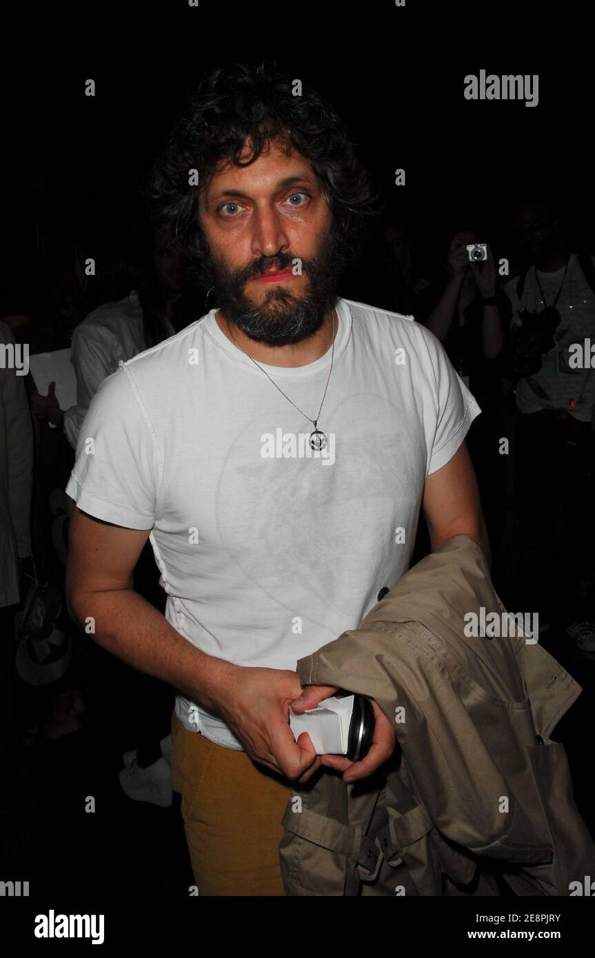 Director Vincent Gallo Arrives At The Marc Jacobs Show During Mercedes Benz Fashion Week Spring 08 At New York State Armory In New York City Usa On September 10 07 Photo By