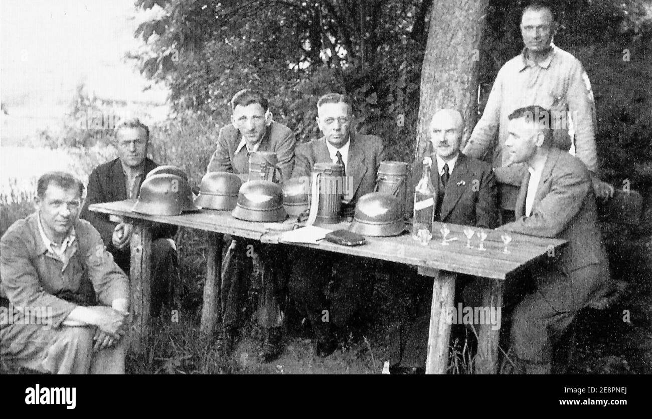 Mitarbeiter der Stadtwerke Tübingen bei Wehrübung 1935 (Wwm054). Stock Photo