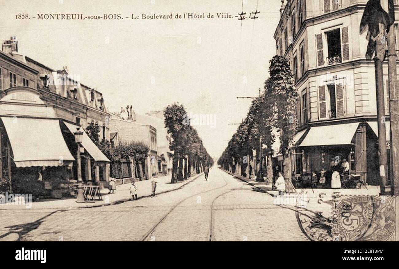 MontreuilsousBois.Boulevard de l'Hotel de Ville Stock Photo Alamy
