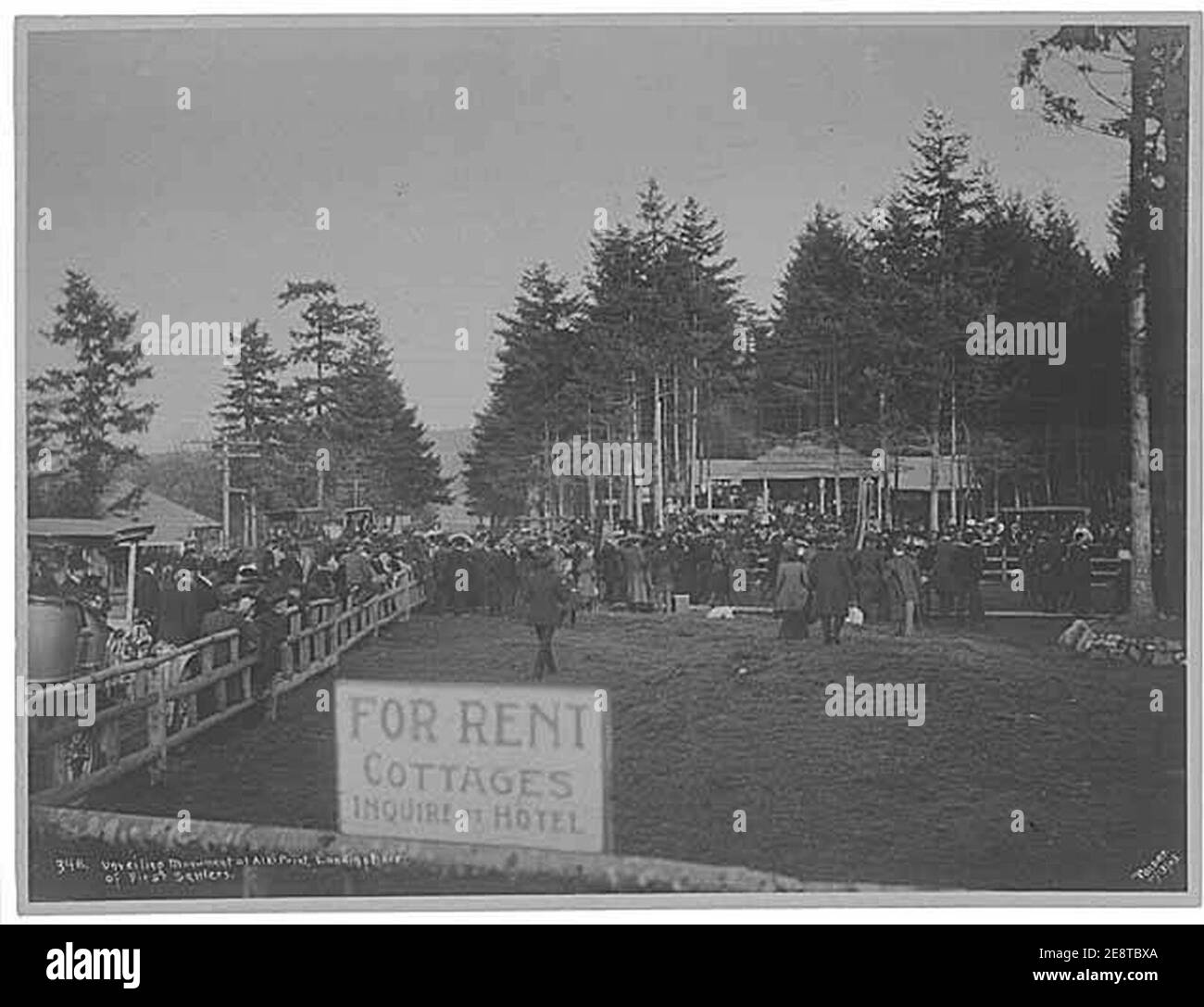 Monument dedication at Alki Point showing Edmond Meany orating, West Seattle neighborhood, Seattle, November 13, 1905 (PEISER 29). Stock Photo