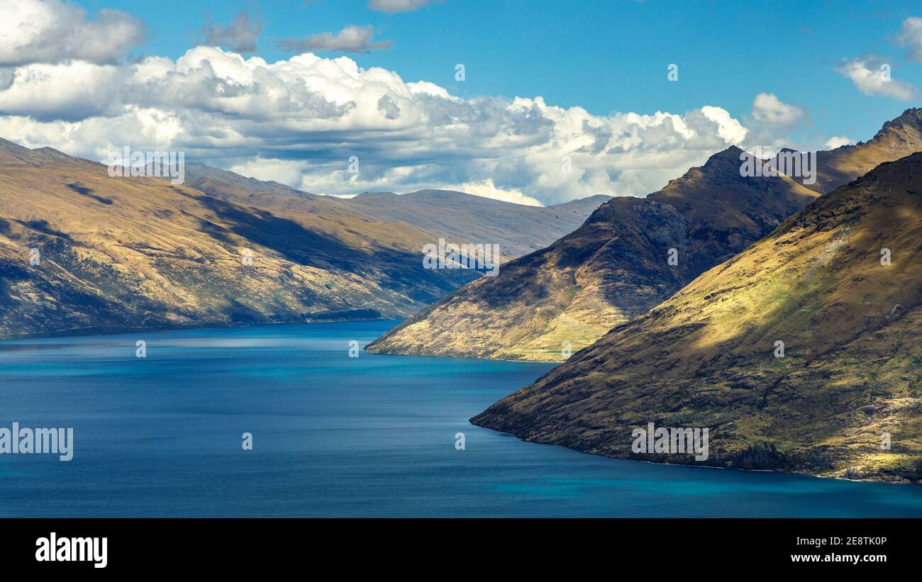 Lake Wakatipu in Queenstown, South Island, New Zealand Stock Photo - Alamy