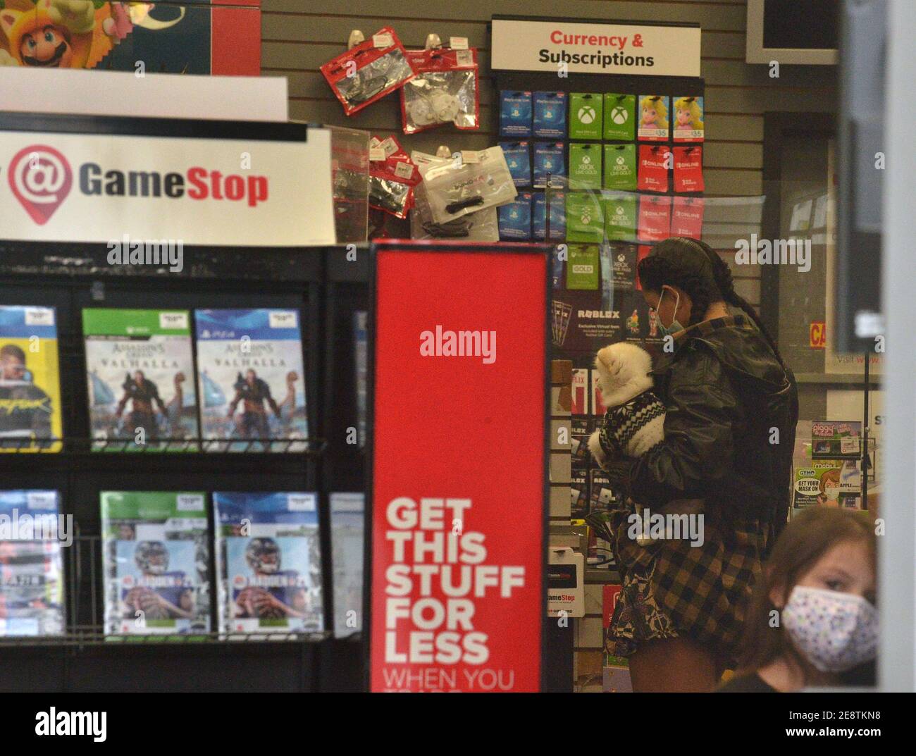 Gamestop store hi-res stock photography and images - Page 3 - Alamy