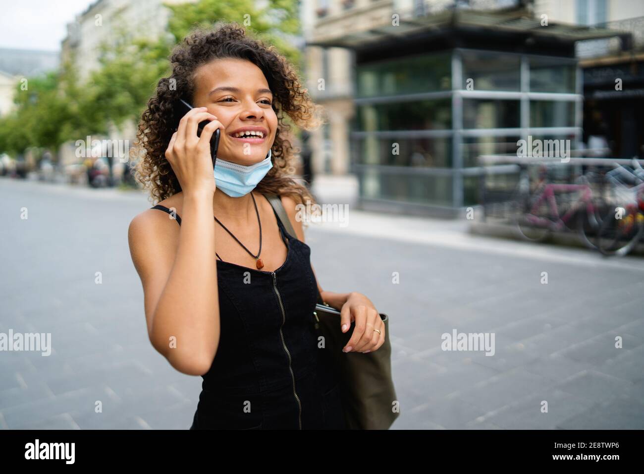 Wearing dust mask on face hi-res stock photography and images - Alamy
