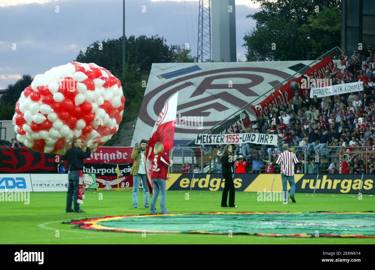 Dfb Pokal 2002 High Resolution Stock Photography and Images Alamy