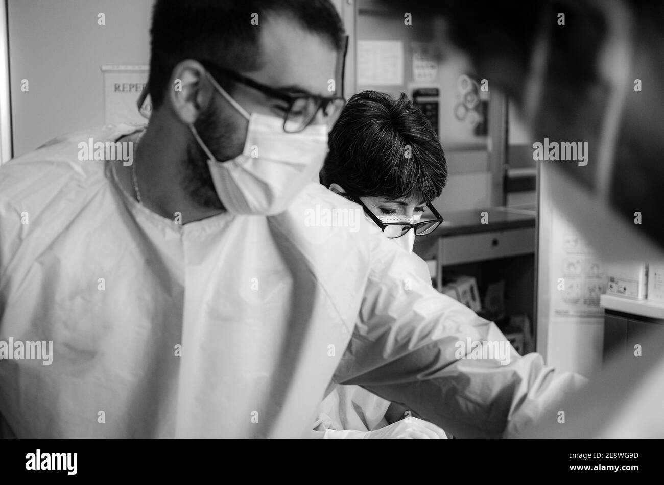 Cremona, Lombardy, Italy - Jan 29th 2021 Dr Aiolo and equipe preparing doses of Pfizer Biontech covid-19 vaccine for vaccination Stock Photo