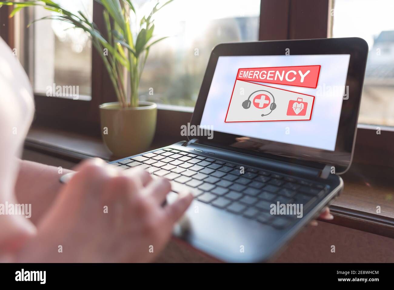 Laptop screen displaying an emergency concept Stock Photo - Alamy