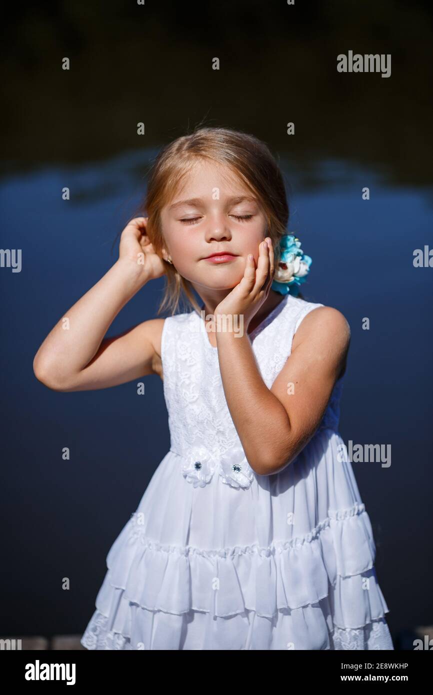 fille de 6 ans Photo Stock - Alamy