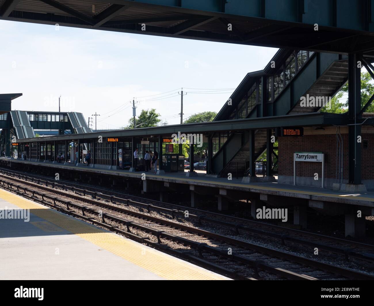 Daytime image of the railway station in Tarrytown Stock Photo Alamy