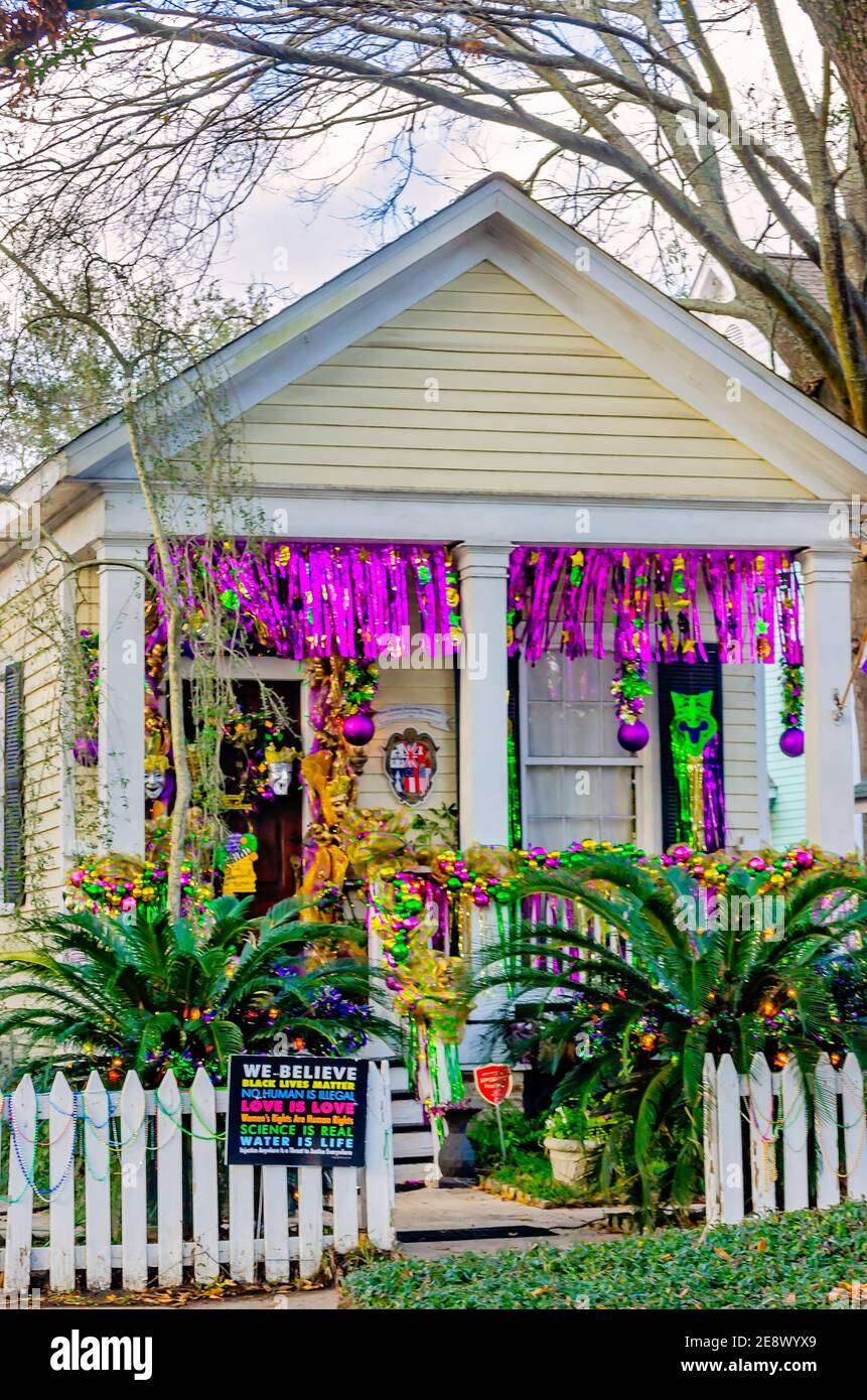 mardi gras house rentals on parade route