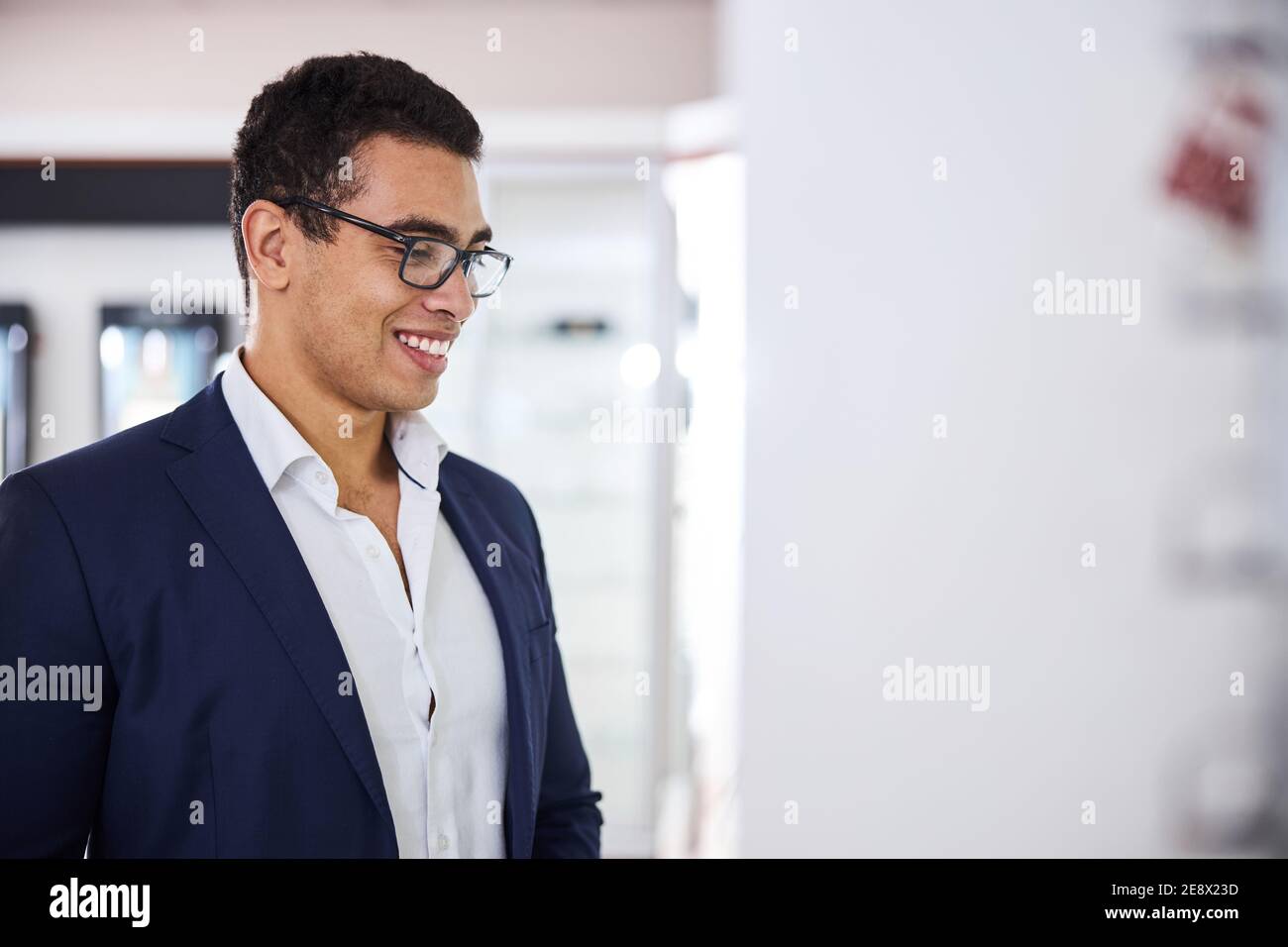 Buyer with a happy smile in an optical shop Stock Photo - Alamy