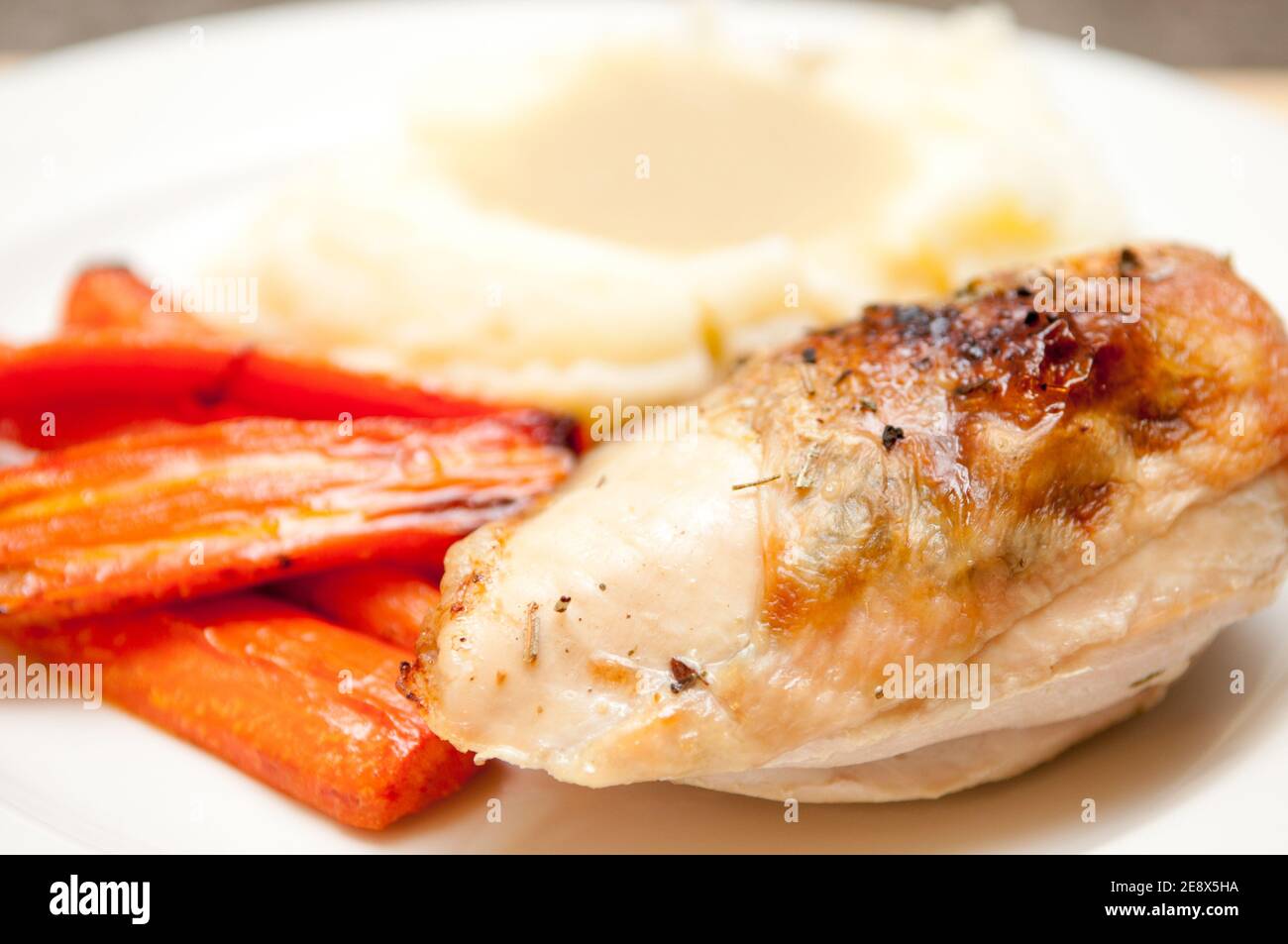roast chicken with mashed potatoes Stock Photo - Alamy