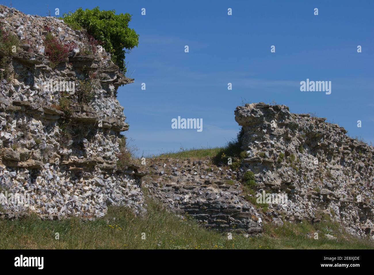 Part of the south gate and wall of the Roman town of Calleva Atrebatum. Stock Photo