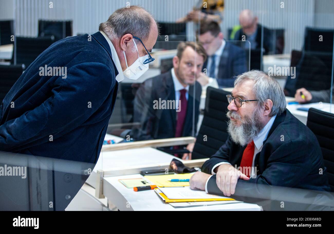 Schwerin, Germany. 21st Jan, 2021. Ralph Weber (r), member of the state parliament of the AfD and parliamentary manager of the AfD faction in the state parliament of Mecklenburg-Vorpommern, and Peter Ritter (l), member of the Left Party in the state parliament of Mecklenburg-Vorpommern at the special session of the state parliament of Mecklenburg-Vorpommern on the current Corona situation. Credit: Jens Büttner/dpa-Zentralbild/ZB/dpa/Alamy Live News Stock Photo