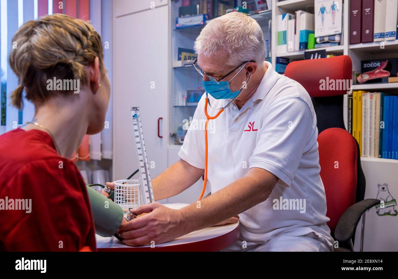 Schwerin, Germany. 08th Dec, 2020. Siegfried Mildner measures the blood pressure of a patient in one of the treatment rooms of a family doctor's practice. Credit: Jens Büttner/dpa-Zentralbild/ZB/dpa/Alamy Live News Stock Photo