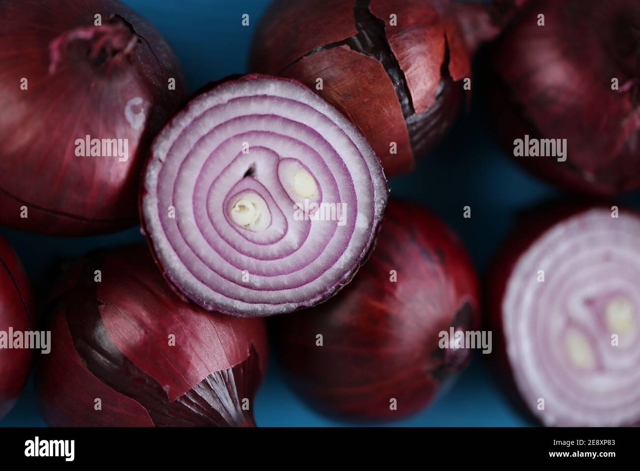 Onion cut hi-res stock photography and images - Alamy