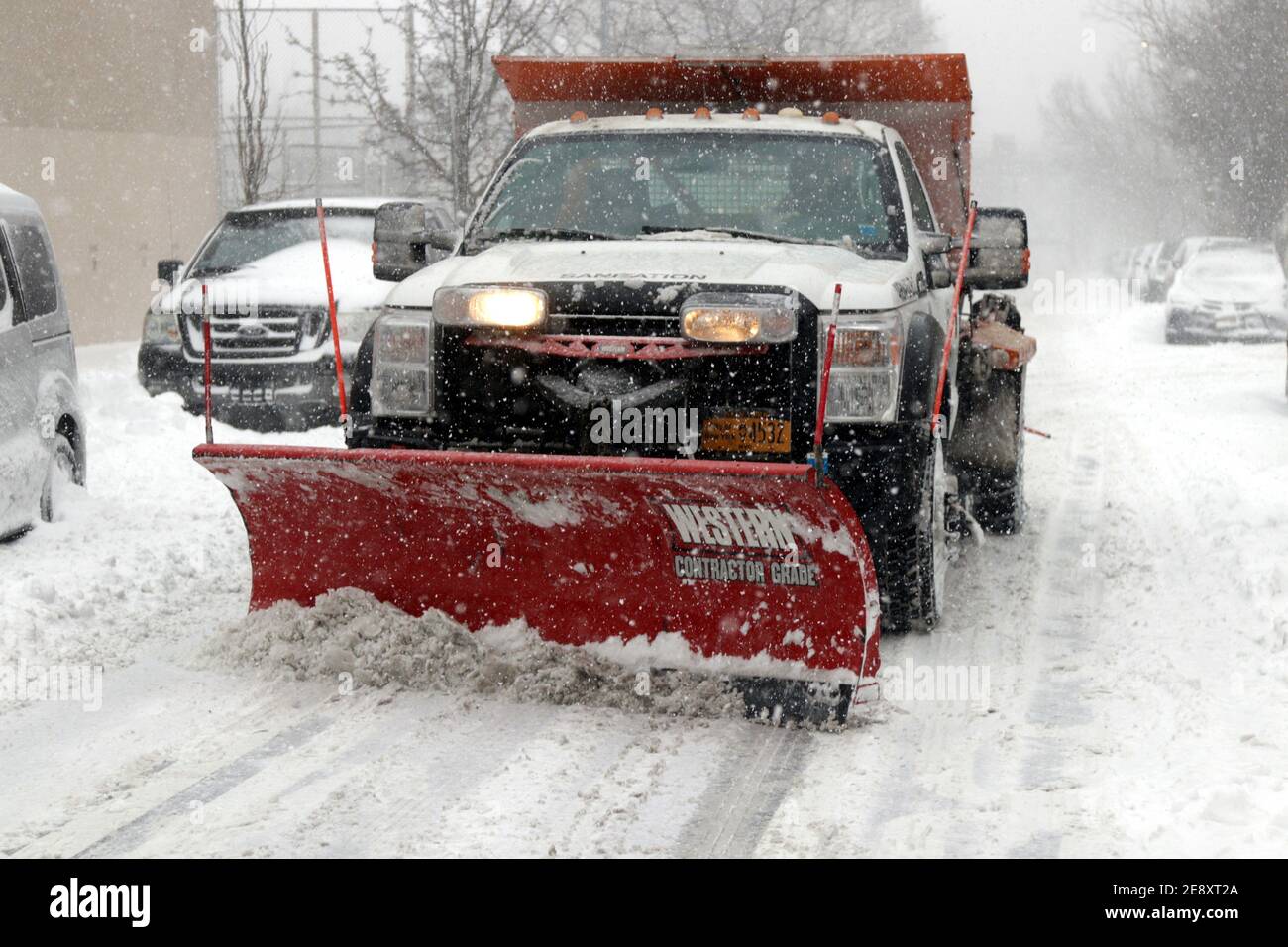 Driving in heavy snow blizzard usa hi-res stock photography and images ...