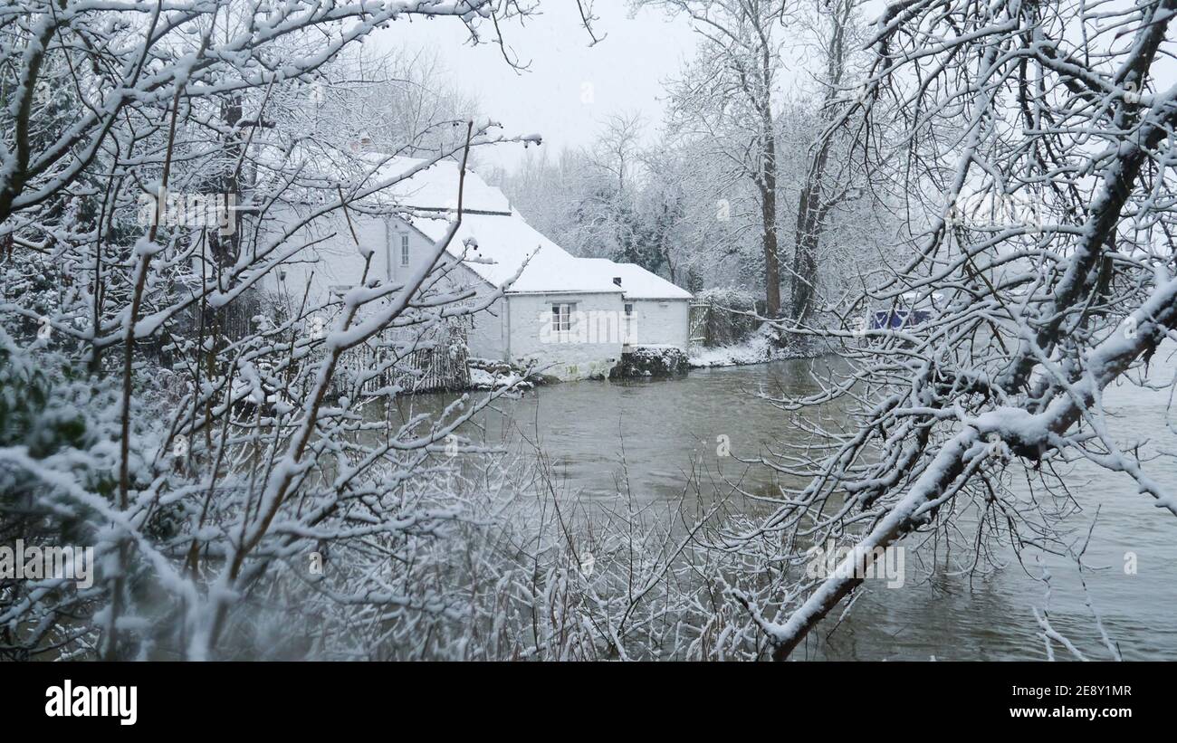 Oxford, UK. UK Weather. Heavy snow by River Thames, near Iffley Lock