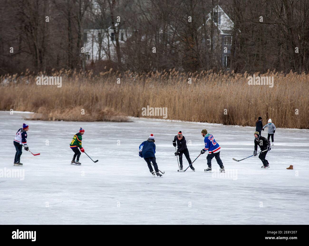 Frozen Lake Hockey Hi res Stock Photography And Images Alamy frozen-lake-hockey-hi-res-stock-photography-and-images-alamy