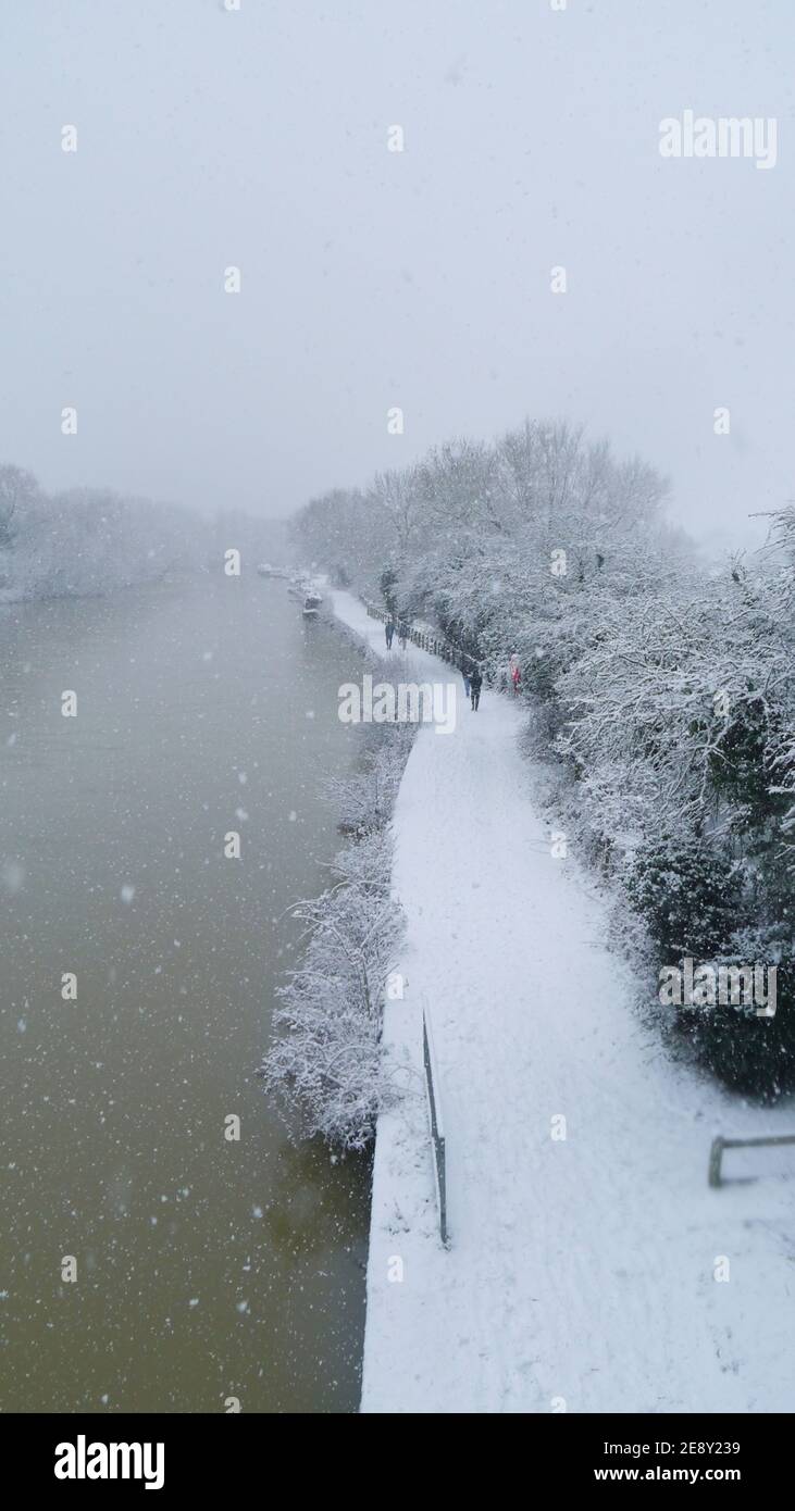 Oxford, UK. UK Weather. Heavy snow by River Thames, near Iffley Lock