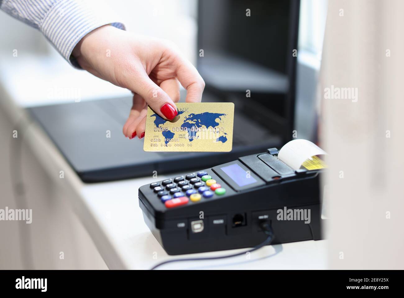 Credit card machine hi-res stock photography and images - Alamy