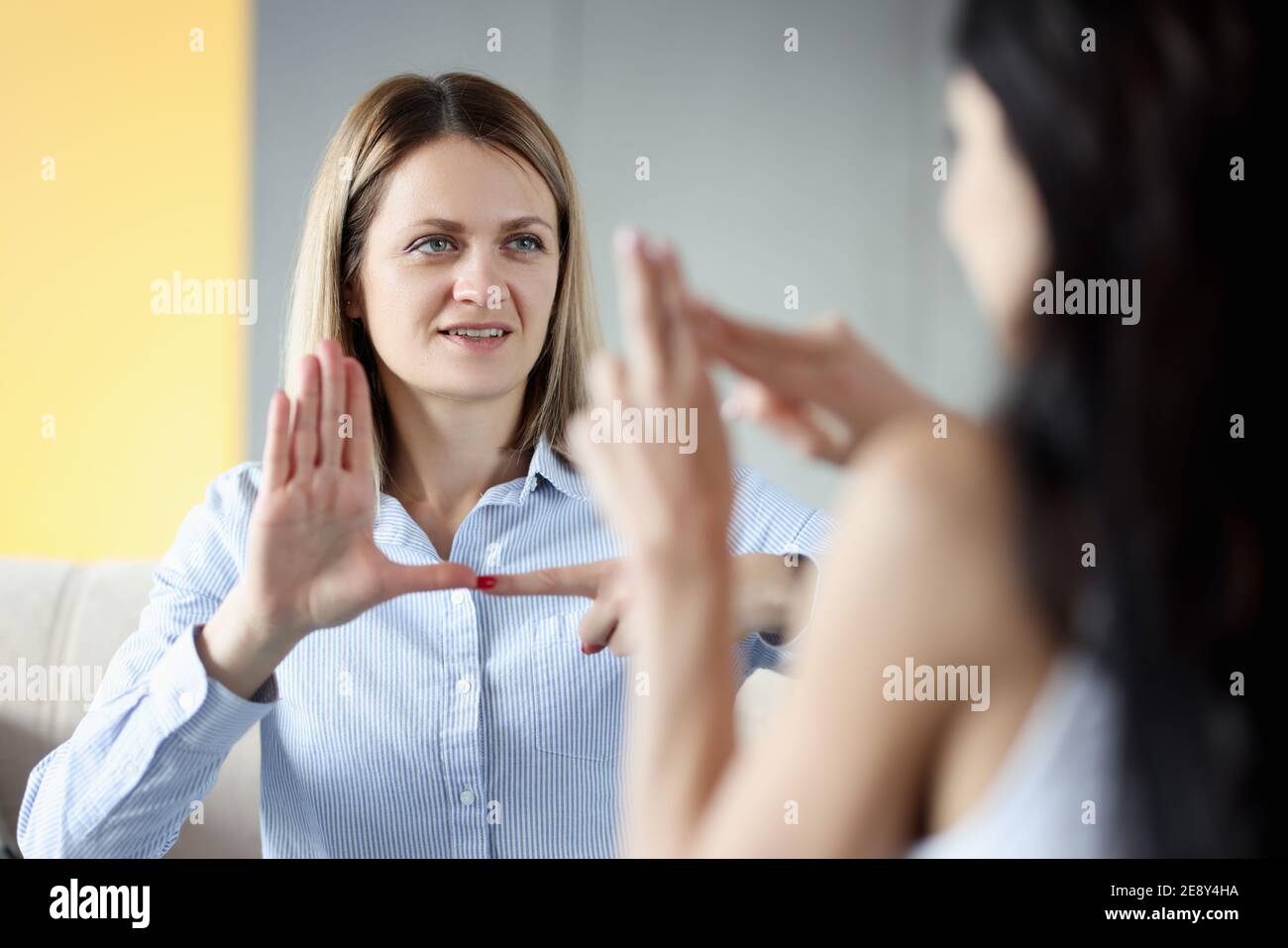 Deaf and dumb language hires stock photography and images Alamy