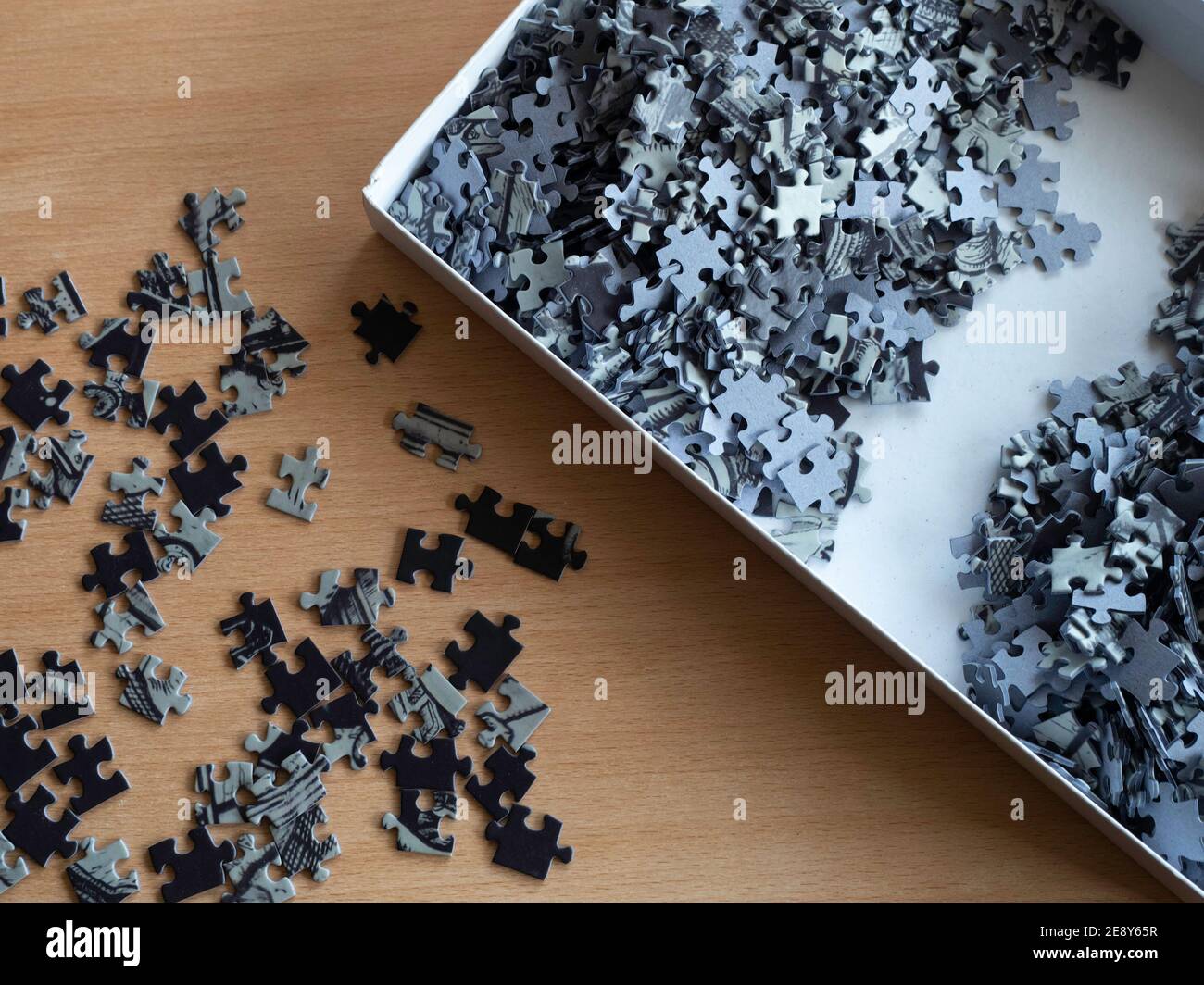 Box with 1000 puzzle pieces Stock Photo - Alamy