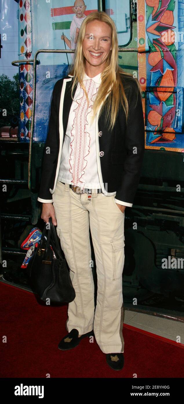 Kelly Lynch arriving for 'The Darjeeling Limited' premiere at The Academy of Motion Picture Arts And Sciences in Beverly Hills, CA, USA on October 4, 2007. Photo by Baxter/ABACAPRESS.COM Stock Photo