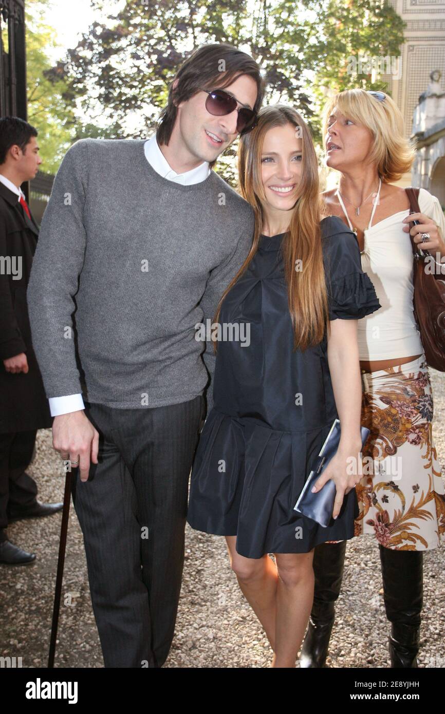 Adrien Brody and Elsa Pataky arrive at Miu-miu's Spring-Summer 2008