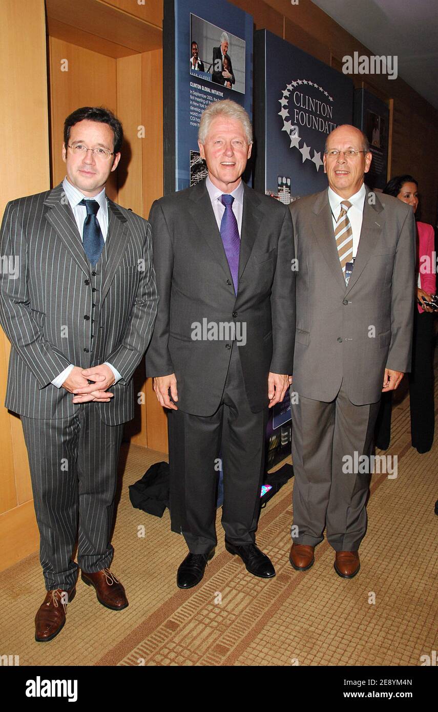 Former US President Bill Clinton (C), Francois-Henry Bennahmias