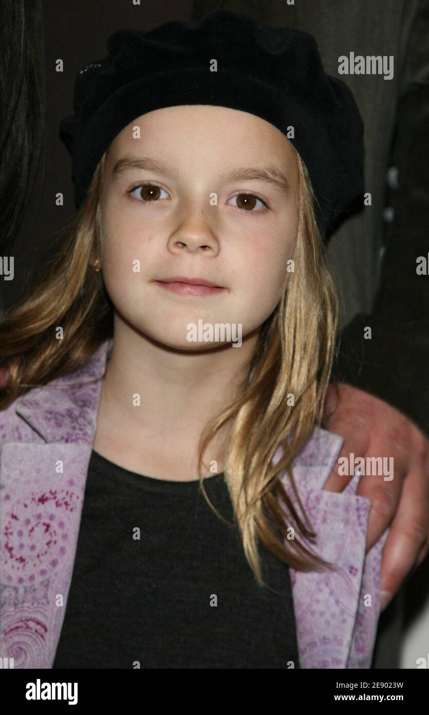 XXX film qora tanlilar Er-xotin erkakni jinsiy aloqaga taklif qilishdi (shaxsiy video)