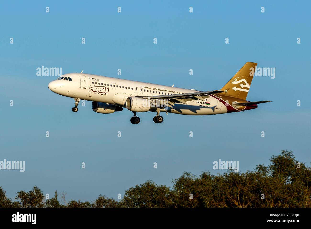 Libyan Airlines Airbus A320-214 (Reg: 5A-LAP) arriving in the late evening from Tripoli, Libya. Stock Photo