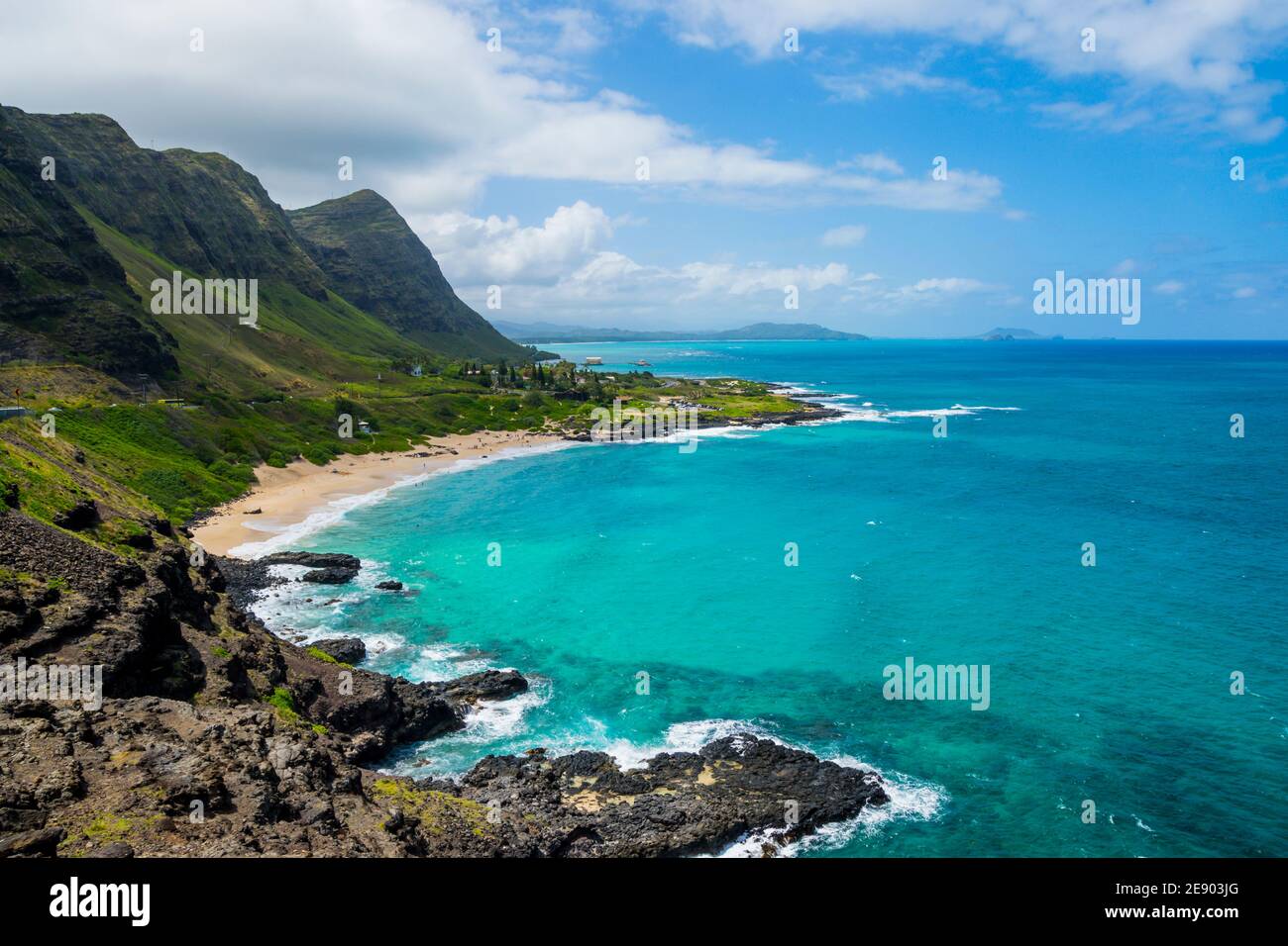 Rocky shoreline and pocket beach at Makapuʻu Point, western end of Oahu, Hawaii Stock Photo