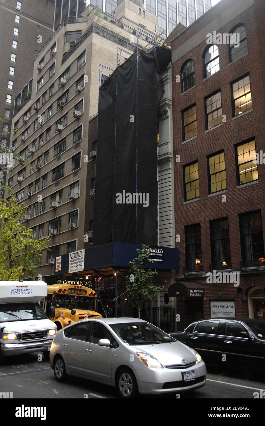 Builders have been renovating Sir Paul McCartney's Manhattan townhouse in New York City, NY, USA on November 9, 2007, as it emerged that the father of the US millionairess he was pictured kissing was once accused of having ties with the Mafia. The former Beatle is enjoying a friendship with lawyer's wife Nancy Stewell. Photo by Cau-Guerin/ABACAPRESS.COM Stock Photo