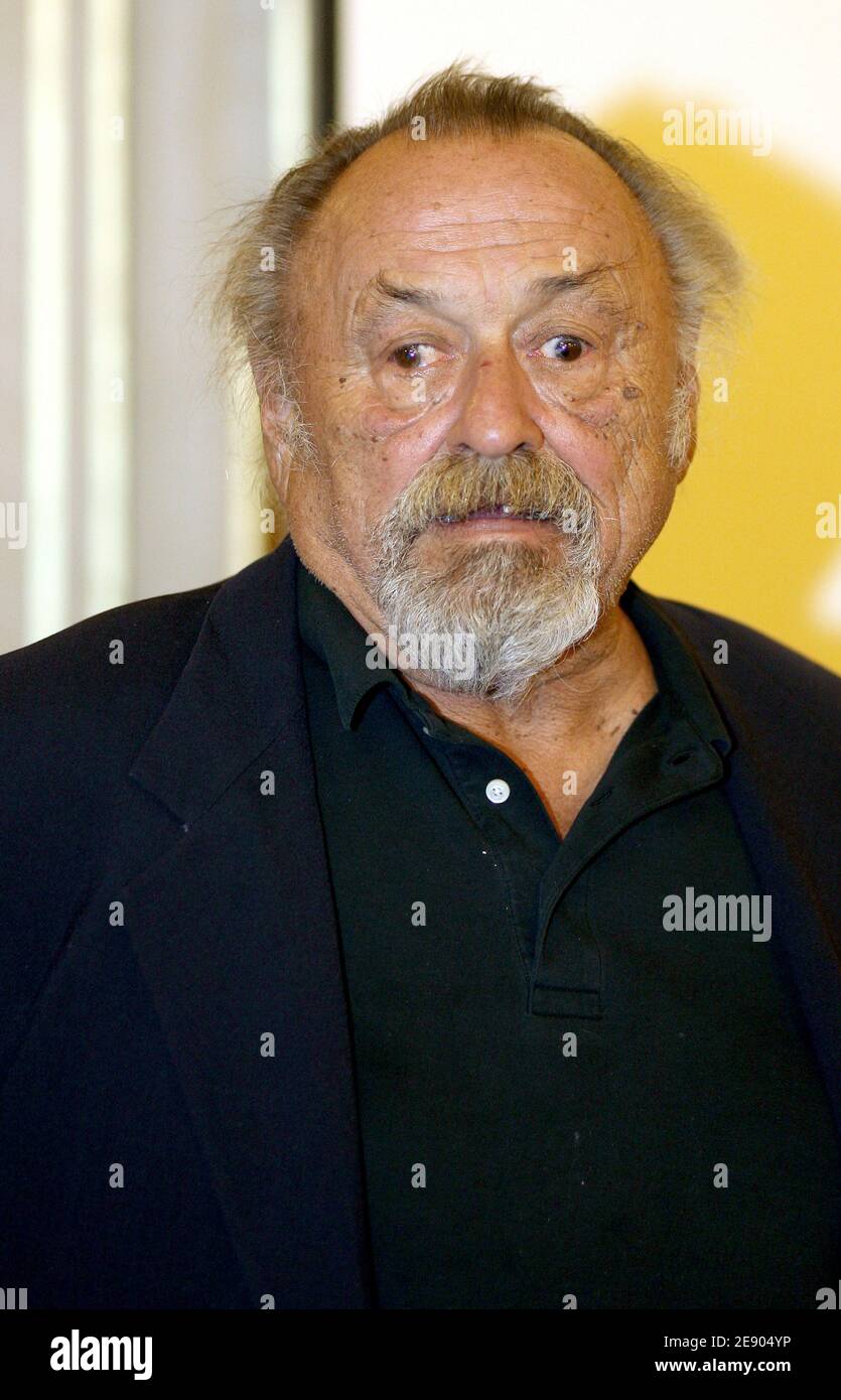 US author, Jim Harrison, poses for photographers in Lyon, France, on November 13, 2007. Photo by Vincent Dargent/ABACAPRESS.COM Stock Photo