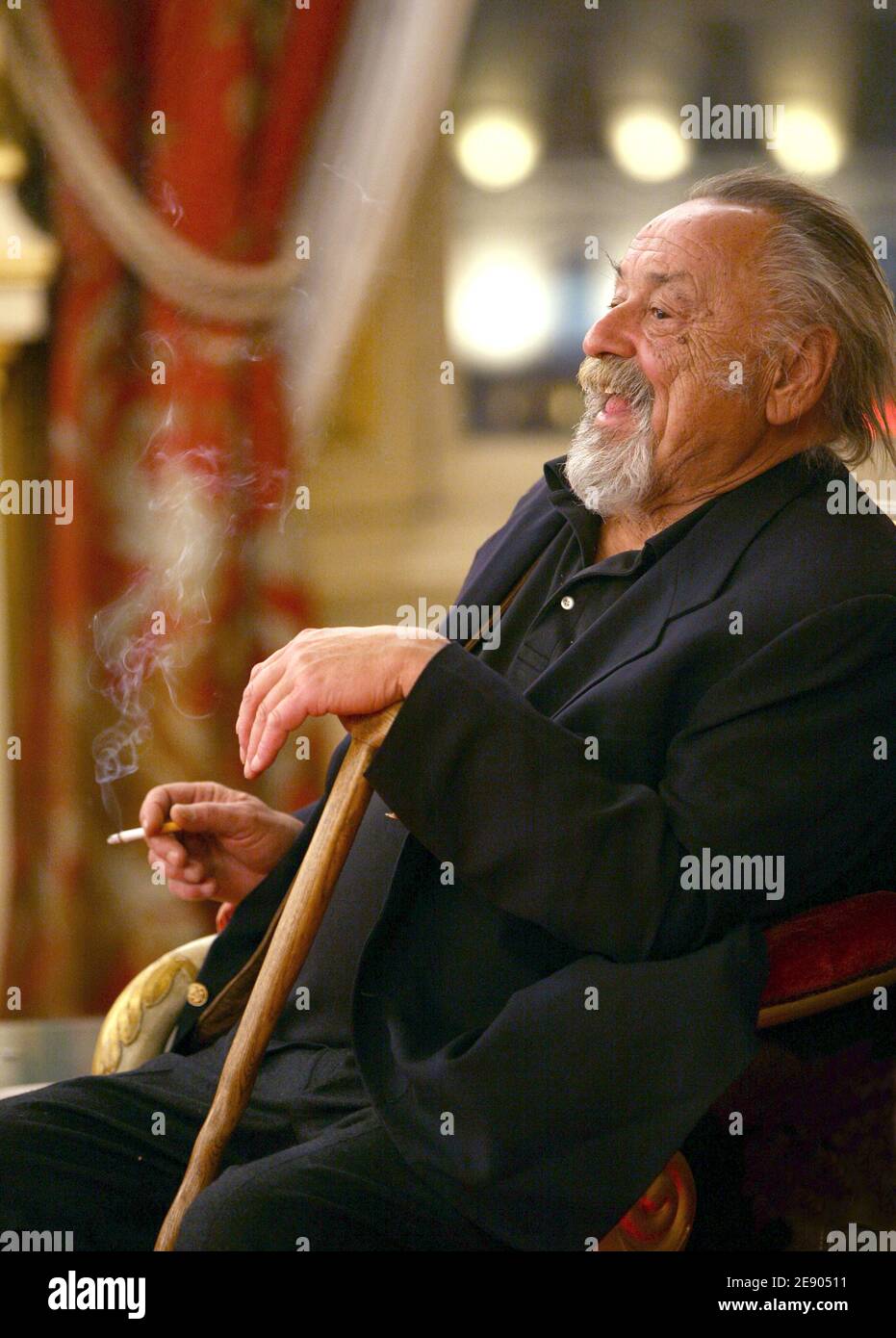 US author, Jim Harrison, poses for photographers in Lyon, France, on November 13, 2007. Photo by Vincent Dargent/ABACAPRESS.COM Stock Photo