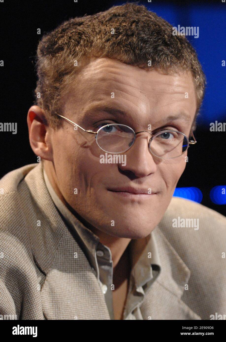 Author Sylvain Tesson promotes his new book 'L'Or Noir des Steppes' during the taping of TF1 channel literary TV Show 'Vol de Nuit' in Paris, France, on November 22, 2007. Photo by Nicolas Khayat/ABACAPRESS.COM Stock Photo