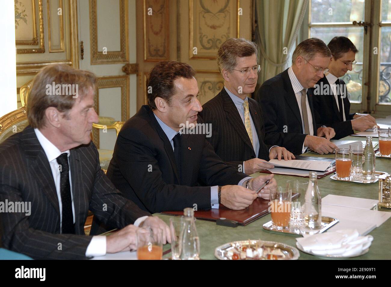 President Nicolas Sarkozy receives EU foreign policy chief Javier Solana at the Elysee Palace in Paris, France on November 23, 2007. Solana declared yesterday that he would probably meet, 30th November in London, with Iranian top nuclear negotiator Saeed Jalili. Photo by Giancarlo Gorassini/ABACAPRESS.COM Stock Photo