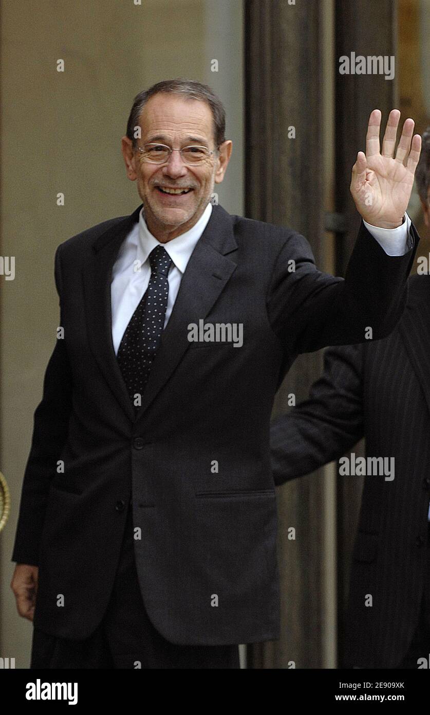 EU foreign policy chief Javier Solana arrives for a meeting with Sarkozy at the Elysee Palace in Paris, France on November 23, 2007. Solana declared yesterday that he would probably meet, 30th November in London, with Iranian top nuclear negotiator Saeed Jalili. Photo by Giancarlo Gorassini/ABACAPRESS.COM Stock Photo