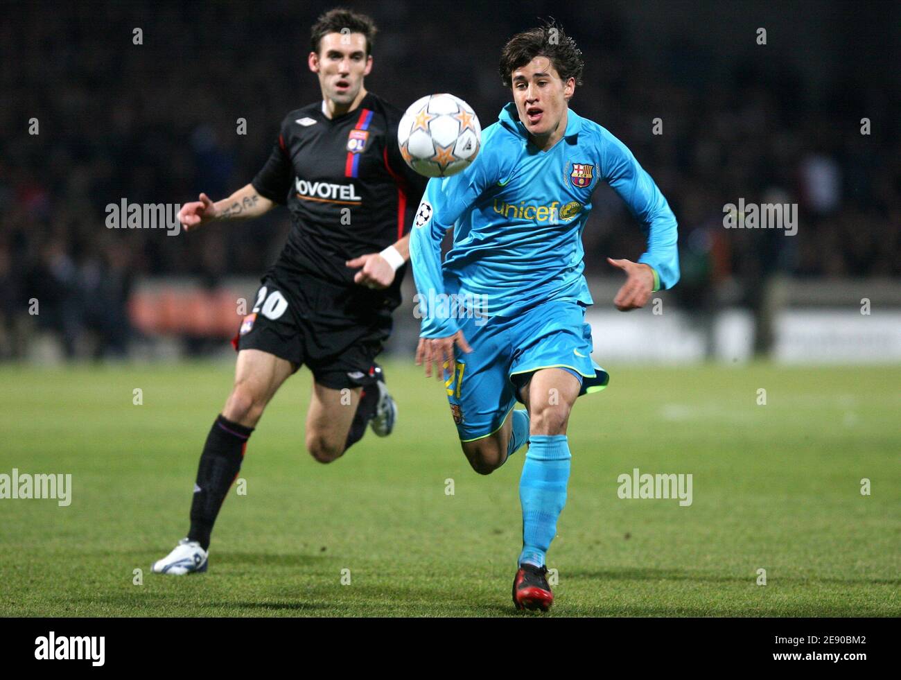 Soccer - UEFA Champions League - Group F - Olympique Lyonnais v Steaua  Bucuresti - Municipal Stade De Gerland Stock Photo - Alamy