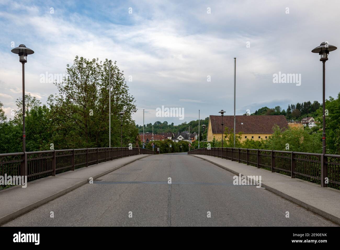 Small road bridge crossing hi-res stock photography and images - Alamy