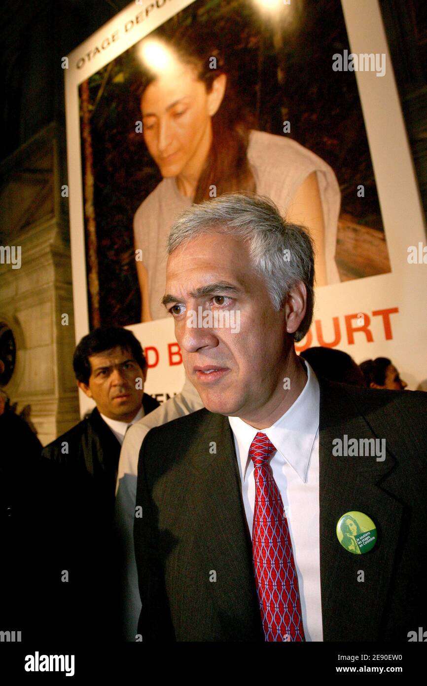 Bogota's Mayor Samuel Moreno poses in front of a giant portrait of Ingrid Betancourt displayed on the facade the City Hall in Paris, France on December 5, 2007. Photo by Mousse/ABACAPRESS.COM Stock Photo