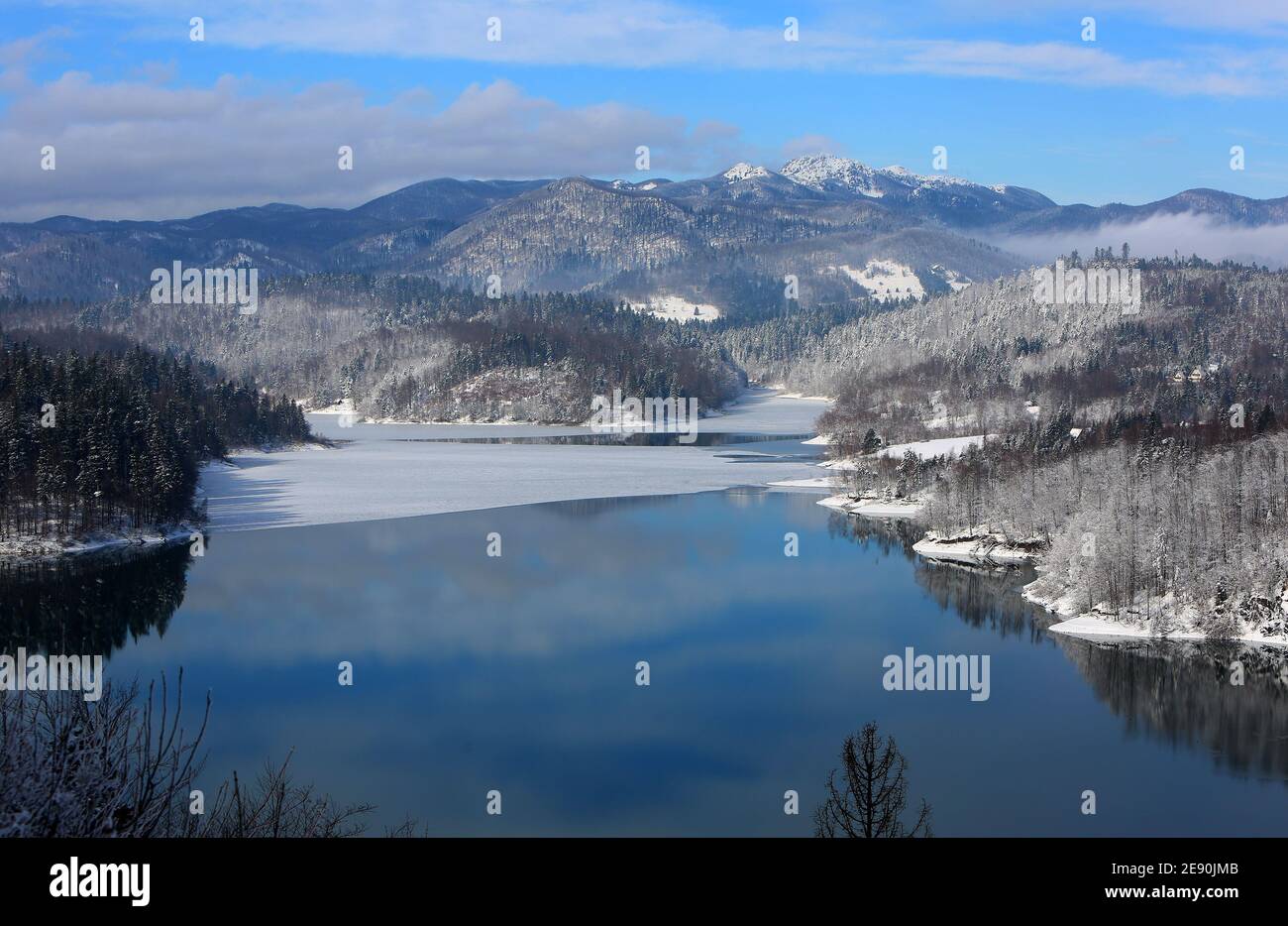 (210201) -- LOKVE (CROATIA), Feb. 1, 2021 (Xinhua) -- Photo taken on Feb. 1, 2021 shows the winter scenery of the Lokve Lake near Lokve, western Croatia's mountainous Gorski Kotar region. (Kristina Stedul Fabac/Pixsell via Xinhua) Stock Photo